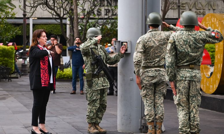 Encabeza Margarita ceremonia de aniversario del Ejército Mexicano