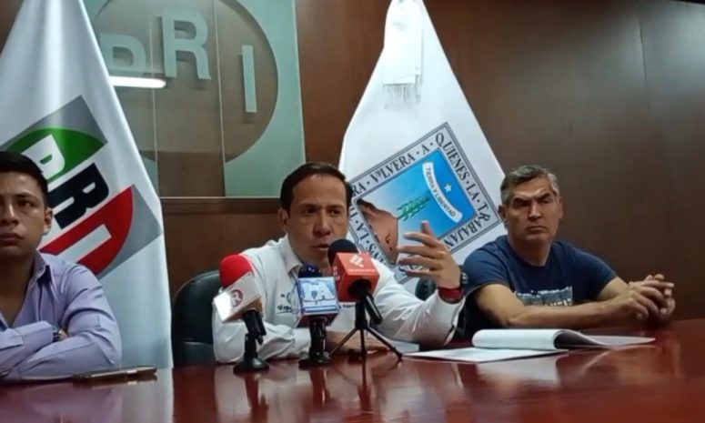 Exige Eliasib Polanco resolver desabasto de placas