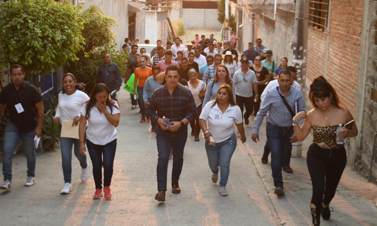Escucha Eder Casillas a vecinos para reforzar seguridad pública
