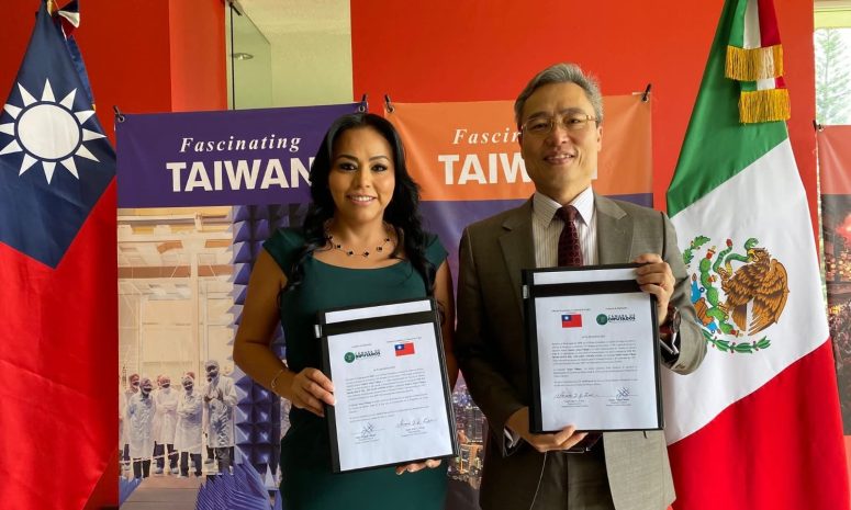 Firma Sandra Anaya convenio de colaboración con Taiwán