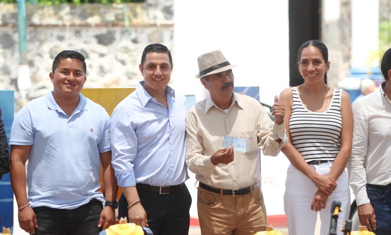 Entrega Eder Rodríguez Casillas más apoyos al sector agrario