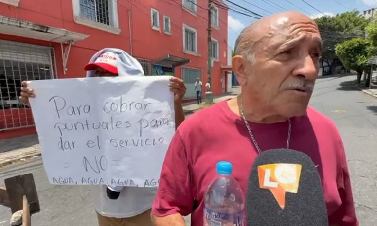 Ahorcan vialidades; puntuales para cobrar agua y pésimo servicio
