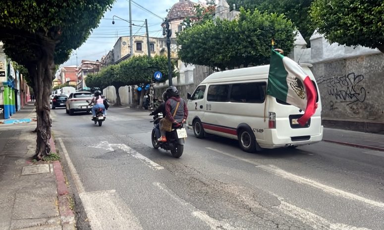 Piden motociclistas diálogo sobre chaleco y placa en Morelos