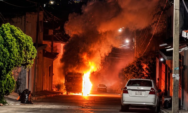 Ataques contra rutas y taxistas en zona oriente: queman seis unidades