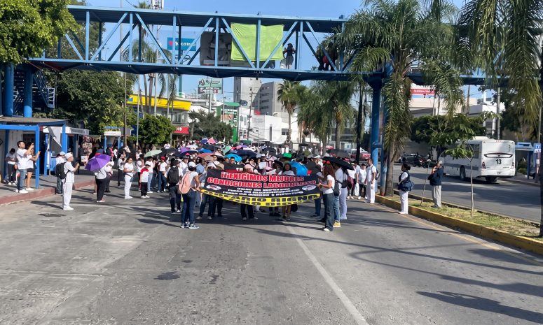 Protestan trabajadores del IMSS en Morelos; exigen destituir a líder sindical