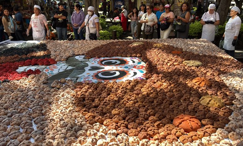 Presentan calavera de Zapata con 3 mil 670 piezas de pan